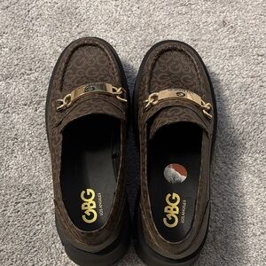 GBG Los Angeles Women’s Patterned Brown Loafers with Gold Detail